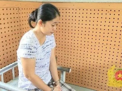 Khởi tố chủ quán giải khát chứa mại dâm