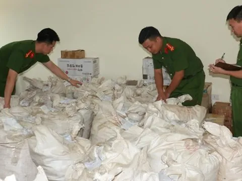 Bắt giữ lô hàng trị giá khoảng 10 tỷ đồng ở hầm bí mật dưới rơ-moóc