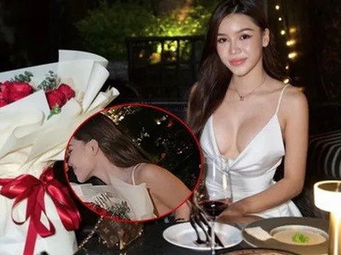 Đặng Văn Lâm khoá môi Yến Xuân đầy ngọt ngào, tổ chức sinh nhật lãng mạn cho bạn gái