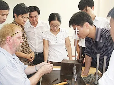 Đơn giản thủ tục cấp giấy phép lao động cho người nước ngoài làm việc tại Việt Nam