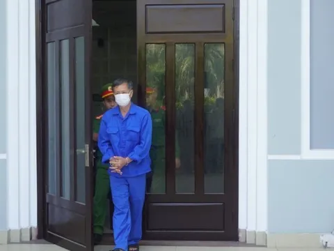 Nói lời sau cùng, cựu Giám đốc CDC Đà Nẵng nghẹn ngào xin lỗi
