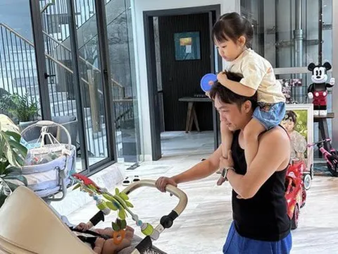 Cường Đô La tất bật trông con ngày cuối tuần, hé lộ quyền lực của bà xã trong nhà