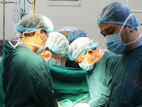 Suýt thiệt mạng vì khuyên răn nhầm... côn đồ