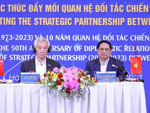 Thanh niên Việt Nam - Singapore tiên phong, xung kích, mở đường