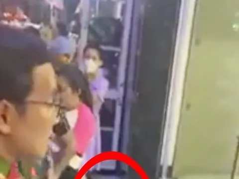 Tạm giữ thanh niên 'cạo trọc đầu mặc đồ thầy tu' cướp tiệm vàng ở Bình Định