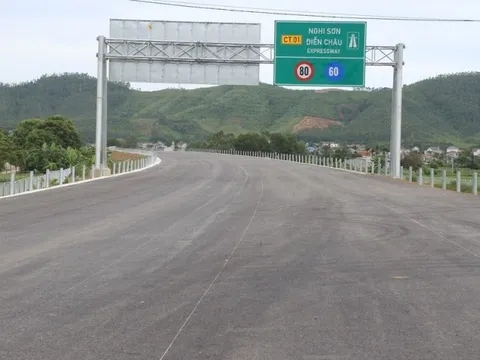 Toàn cảnh cao tốc Bắc Nam đoạn Nghi Sơn - Diễn Châu trước giờ thông xe
