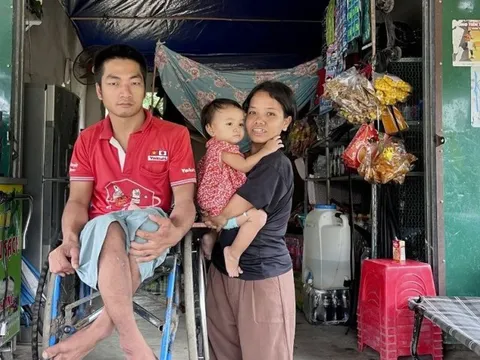 Chuyện tình tựa cổ tích của cặp đôi tật nguyền