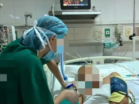 Lương thấp, bác sĩ trẻ nghỉ viện công, chấp nhận đền bù tiền để sang viện tư làm