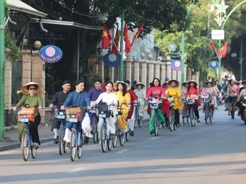 Kết nối áo dài với du lịch di sản tại Hà Nội