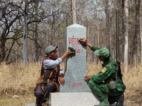 “Cột mốc sống” nơi biên cương