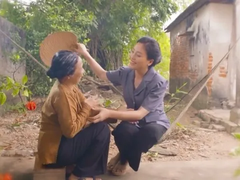 Huyền Trang đánh dấu 10 năm đăng quang quán quân Sao Mai bằng MV "Quê ơi"