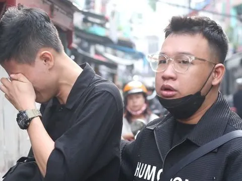 Người thân đau lòng đưa tiễn ca sĩ Huy Bảo mất ở tuổi 32 về nơi an nghỉ