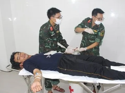 Đảo Sơn Ca cấp cứu ngư dân Bình Định bị tai nạn lao động trên biển