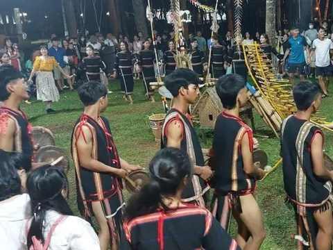 Đêm cồng chiêng cuối tuần vang âm sắc đại ngàn