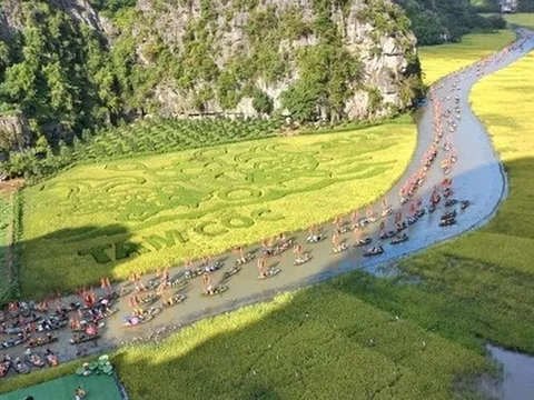 Bến thuyền Tam Cốc mở cửa trở lại, đón hàng nghìn du khách