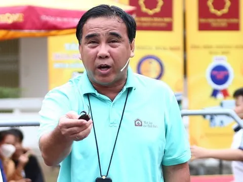MC Quyền Linh: Từng nát hết tay vì đi mò cua đem bán, có lần cho tay vào nhầm hang rắn