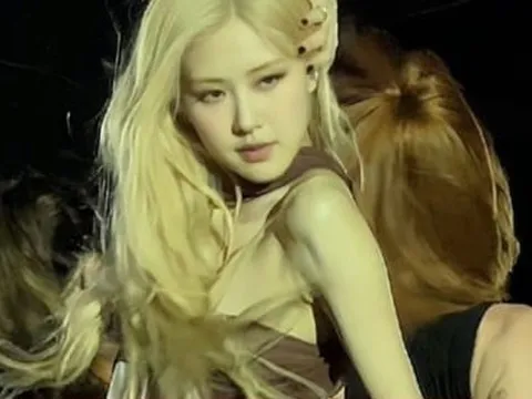 Góc khuất BLACKPINK: Nhập viện như cơm bữa, mất tự do, tính mạng bị đe dọa