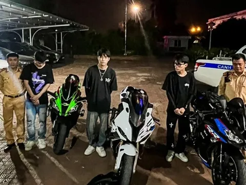 Xử lý nhiều xe mô tô, xe máy đi vào đường cao tốc Pháp Vân - Cầu Giẽ