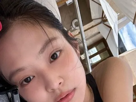 Gần 6 triệu người vào xem ảnh Jennie (BlackPink) ở hồ bơi