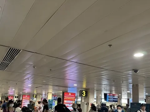 Sân bay Tân Sơn Nhất tấp nập trong ngày cuối nghỉ lễ