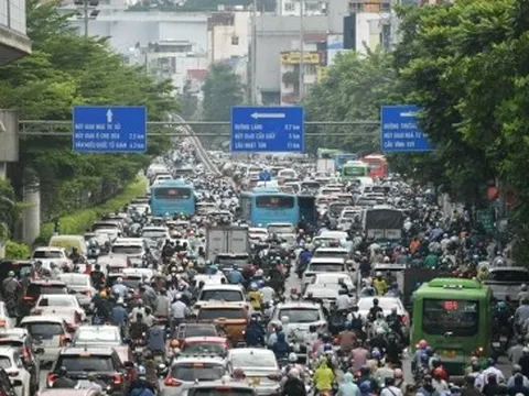 Nhiều đường phố Hà Nội ùn ứ trong ngày đi làm sau kỳ nghỉ lễ 2/9