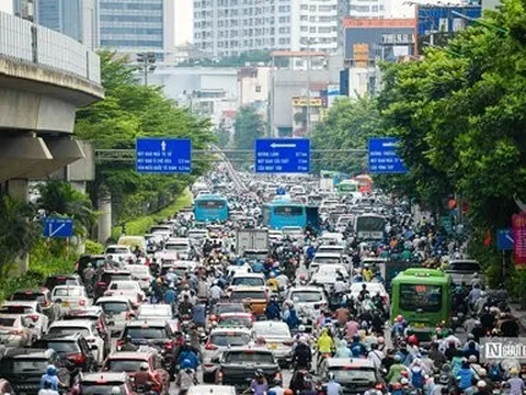 Nhiều tuyến đường Hà Nội ùn tắc ngày khai giảng