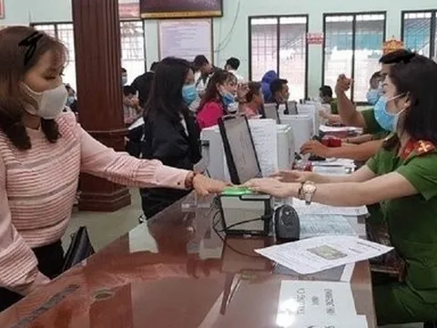 Ra nước ngoài định cư có bị xóa đăng ký thường trú hay không?