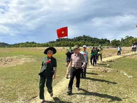 Tìm mảnh ghép ký ức trong lòng hồ Kẻ Gỗ: Sân bay LiBi không bao giờ bị quên lãng