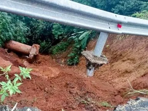 Tuyến đường nối Bình Phước-Lâm Đồng sạt lở nghiêm trọng