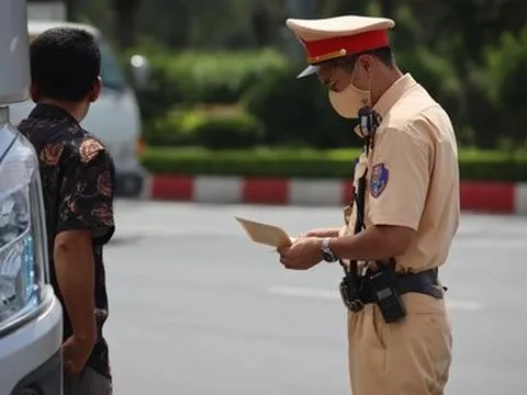 Từ 15/9, cảnh sát giao thông được dừng xe trong những trường hợp nào?