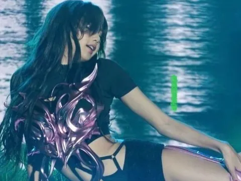 BlackPink bị chê tệ hại, báo Pháp chỉ đích danh Jennie