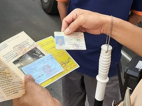 Người dân sắp được xuất trình giấy tờ tích hợp trên VNeID thay giấy tờ giấy khi cảnh sát giao thông yêu cầu?