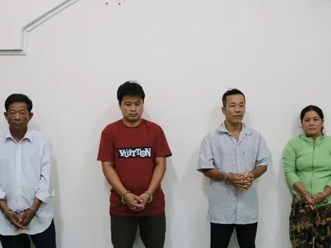 Khởi tố nhóm đưa người xuất cảnh trái phép để "tìm việc"