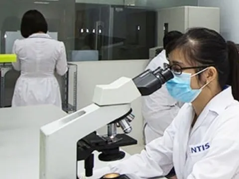 Người đàn ông có với vợ hai con, 10 năm sau mới biết mình vô sinh