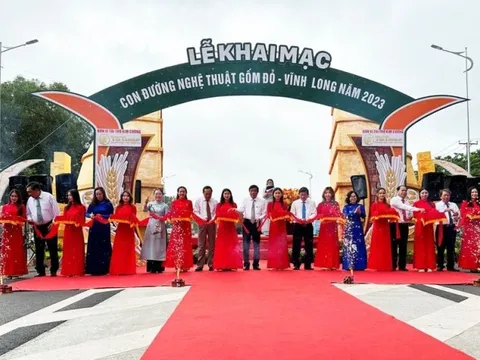 Khai mạc con đường nghệ thuật gốm đỏ Vĩnh Long năm 2023