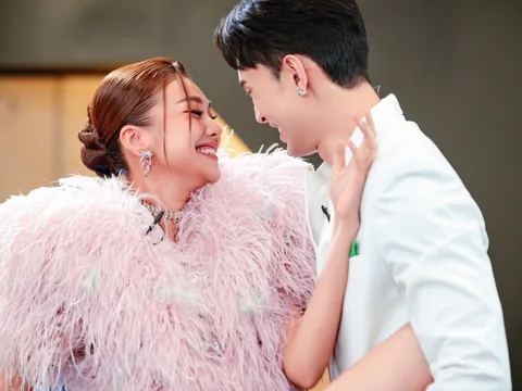 Ảnh hậu trường Thanh Hằng "tình tứ" với mỹ nam người Thái