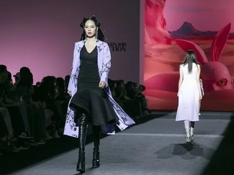 Hoa hậu Thanh Thuỷ sắc lạnh trên sàn diễn Tuần lễ Thời trang Seoul
