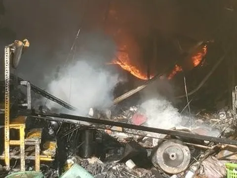 Đồng Nai: Cháy lớn tại cơ sở mua, bán phụ tùng ô tô