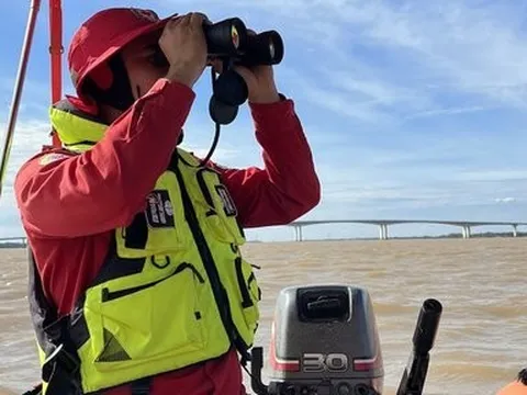 Tìm được thi thể người mẹ trong vụ nghi mẹ ôm con nhảy cầu Cổ Chiên