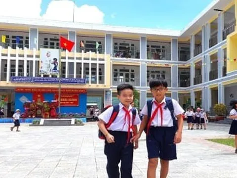 54 học sinh Đà Nẵng không được cho đi học: Nhiều em vào lớp, cha mẹ đến bắt về