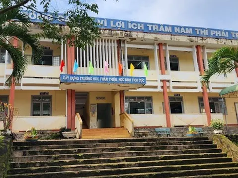 Xem xét trách nhiệm hiệu trưởng trong vụ học hết lớp 9 nhưng không có học bạ