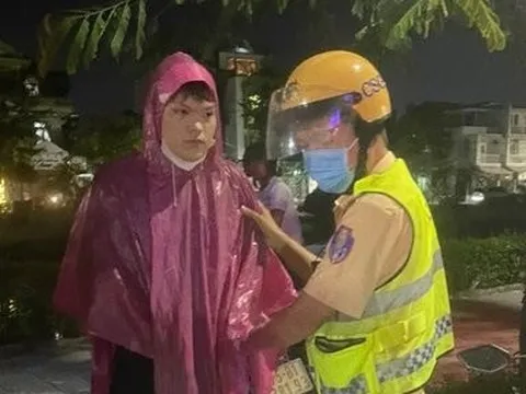 Tuần tra ban đêm, CSGT bắt gọn thanh niên trên đường đi giao ma túy