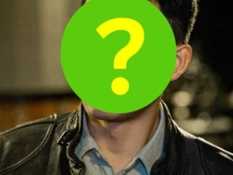 Ảnh đế xấu nhất showbiz mất vai vì bị chê "nhìn như khỉ đói", vươn lên làm ông hoàng rating sau khi tình đầu qua đời