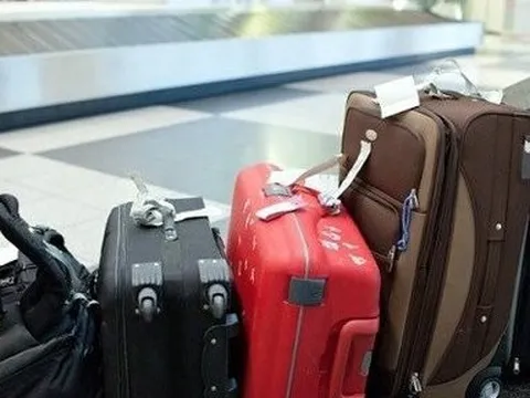 Bắt giữ 5 nhân viên bốc xếp hàng hóa tại sân bay Nội Bài