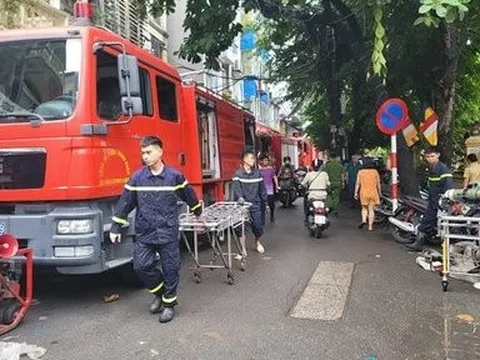Nỗ lực cứu hộ vụ cháy chung cư mini ở Hà Nội