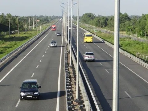 Xử lý dứt điểm vi phạm lấn chiếm hành lang an toàn đường cao tốc