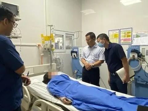 Nhà 4 người thoát chết nhờ chui trong tủ quần áo chờ cứu hộ
