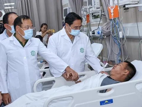 Thủ tướng thăm hỏi, động viên nạn nhân vụ cháy chung cư mini