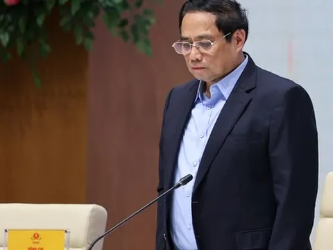 Thủ tướng mặc niệm tưởng nhớ các nạn nhân vụ cháy chung cư mini và lũ lụt ở Lào Cai