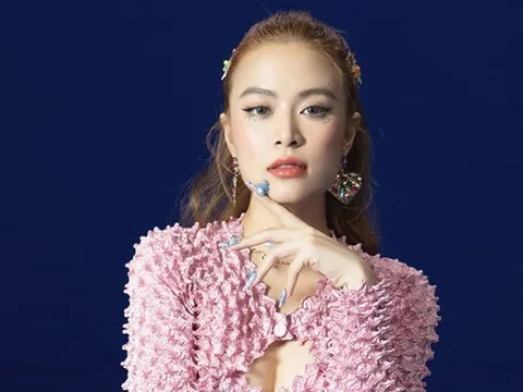 Ca sĩ Hoàng Thùy Linh... vụng chuyện!